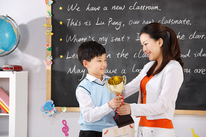 中國義務(wù)教育情況概述，重慶高考補(bǔ)習(xí)沖刺機(jī)構(gòu)淺談